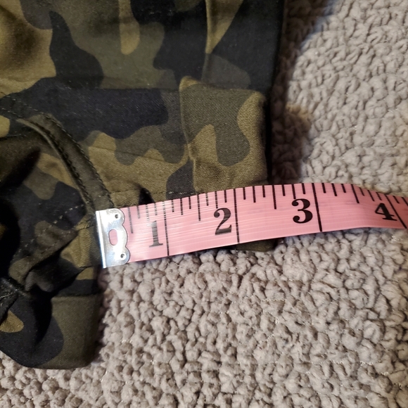 Guess Clementine HR Cuffed Stretch Shorts Brooks Camouflage Juniors Sz 32 NWT - Picture 6 of 7